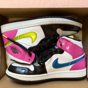 Air Jordan 1 Mid SE White/Black-Cyber-Pink